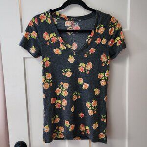 Nollie Floral Print V-neck Shirt